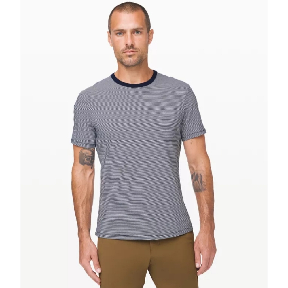 Lululemon Men's Striped Gray/blue T-Shirt size L 5 year basic tee